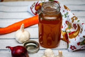 can dogs eat chicken broth with onions