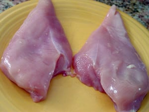 can dogs eat raw chicken breast