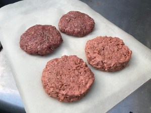 can dogs eat raw hamburger 1