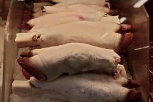can dogs eat pig hooves