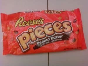 can dogs eat reeces pieces