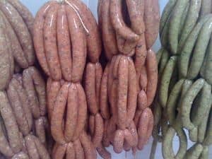 Can dogs eat raw sausage