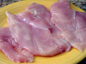 can dogs eat old chicken