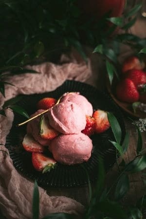 can dogs eat strawberry ice cream