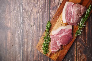 can dogs eat raw lamb