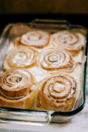 Can dogs eat cinnamon rolls