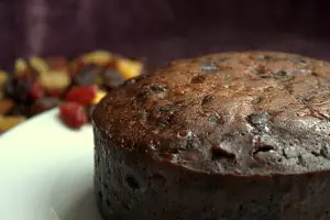can dogs eat fruit cake